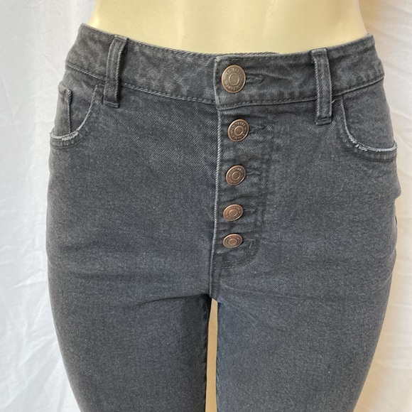 wild fable Jeans Exposed Button Closure Size 6 Black Wash Flare Leg Style NWT - Picture 8 of 9
